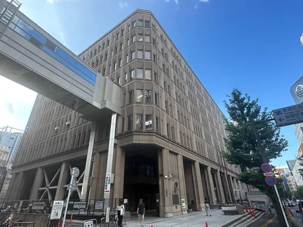 新宿区役所の外観写真